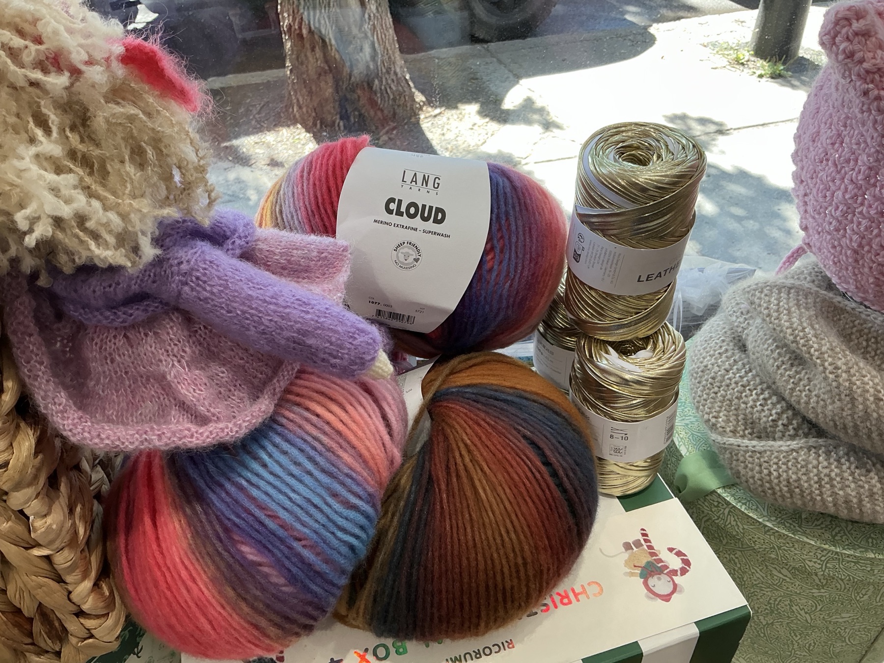 Pelotes Lang Yarns Cloud en vitrine